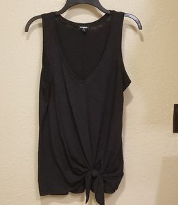 Sleeveless tie front tee